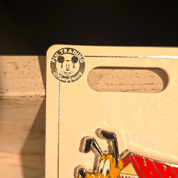 Disney Pluto in his Doghouse Pin - Picture 2 of 11